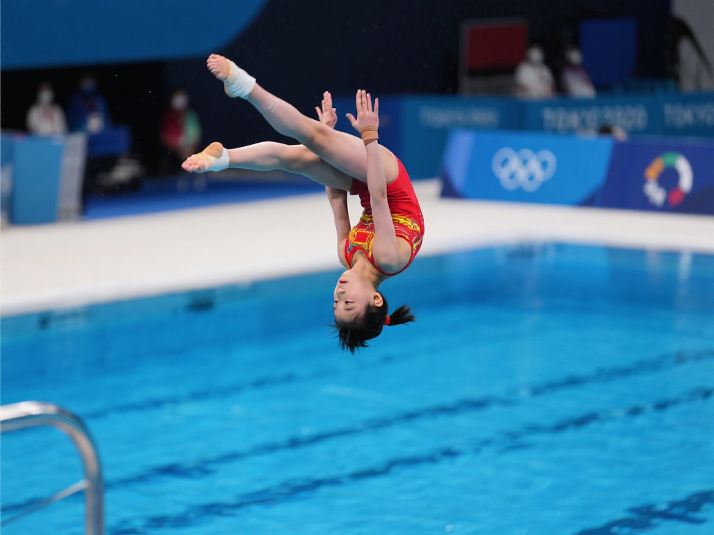 惊艳!全红婵训练中展现顶级核心力量与滞空绝技慢镜头 除了核心力量,滞空能力也是全红婵的一大亮