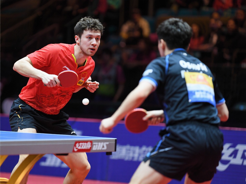 世乒联冠军赛仁川站:奥恰洛夫激战林高远精彩集锦 两位选手的风格差异,使得比赛格外吸引人。